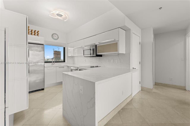 3 of 30 - 601 Ne 36th St 1504, Miami, FL
