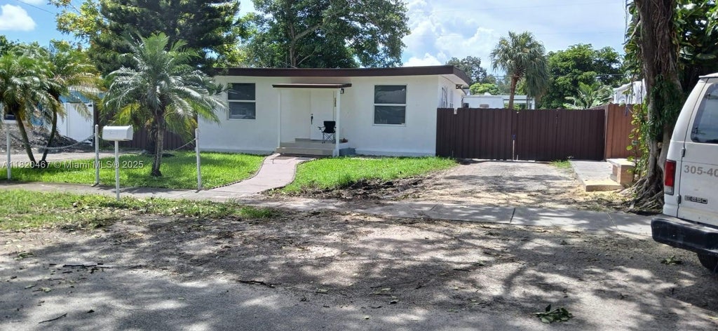 1280 Nw 100th Ter, Miami