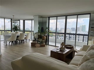 Photo of Listing #A11820133