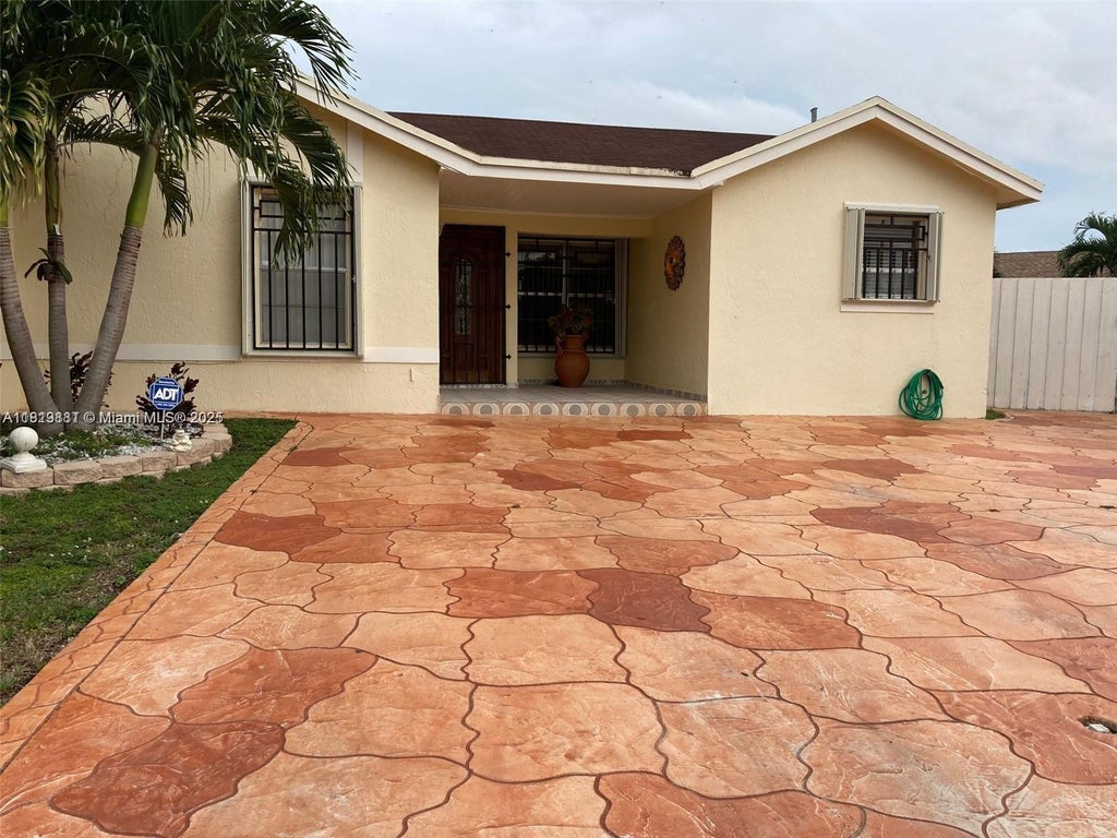 12548 Sw 210th St, Miami