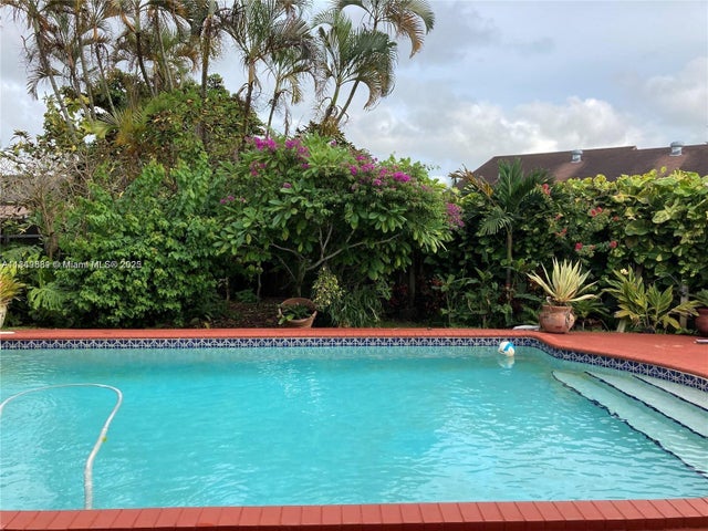 3 of 9 - 12548 Sw 210th St, Miami, FL