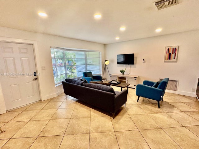 4 of 30 - 6481 Kimberly Blvd, North Lauderdale, FL