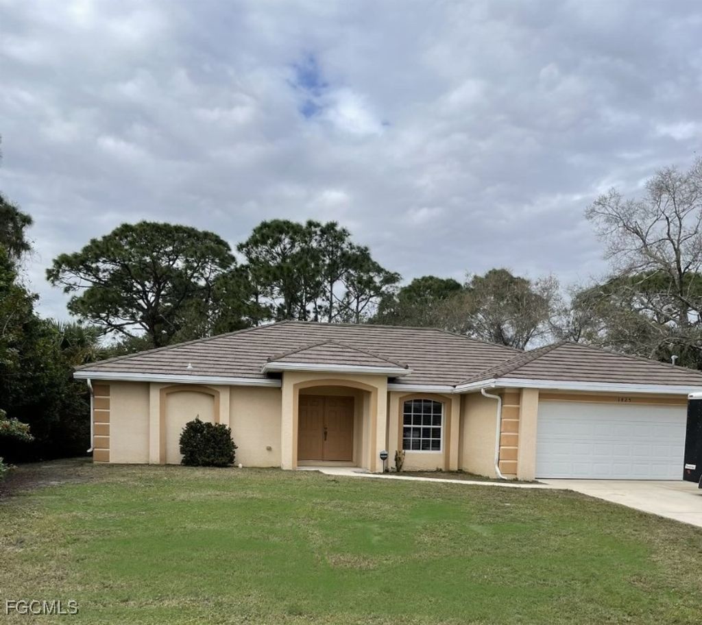 1825 Tomaso Ave, LEHIGH ACRES