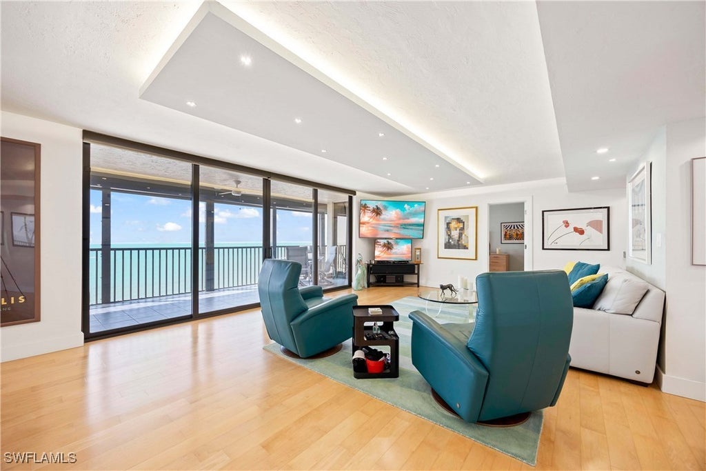 9653 Gulf Shore Dr 702, NAPLES