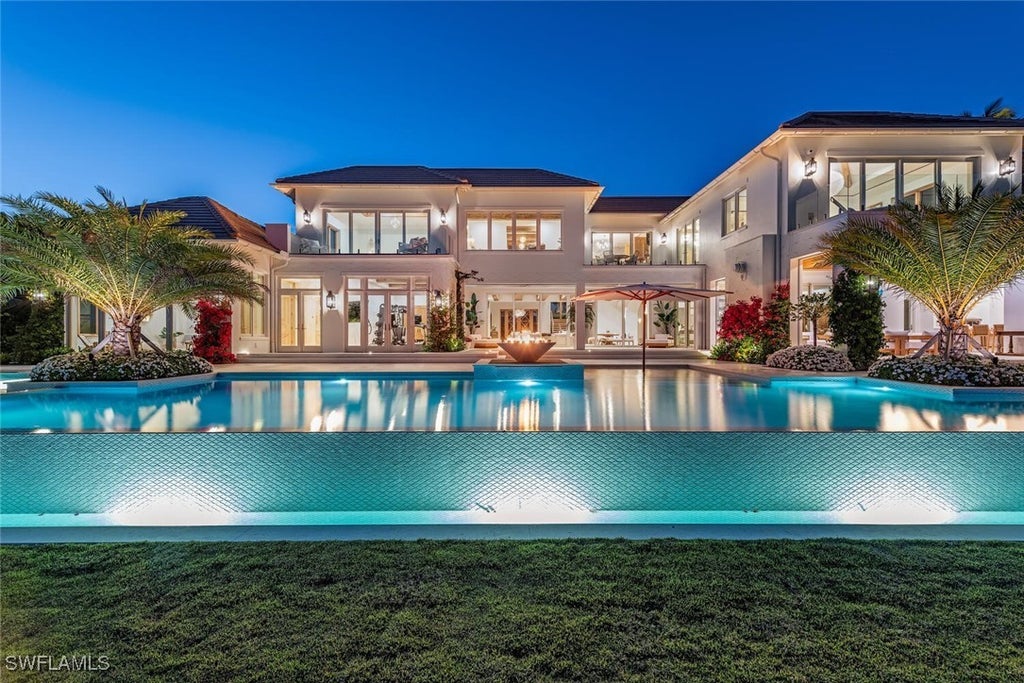 860 Admiralty Parade E, Naples