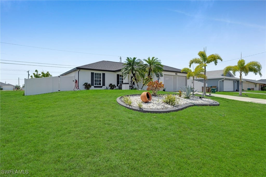 202 Ne 16th Ter, CAPE CORAL