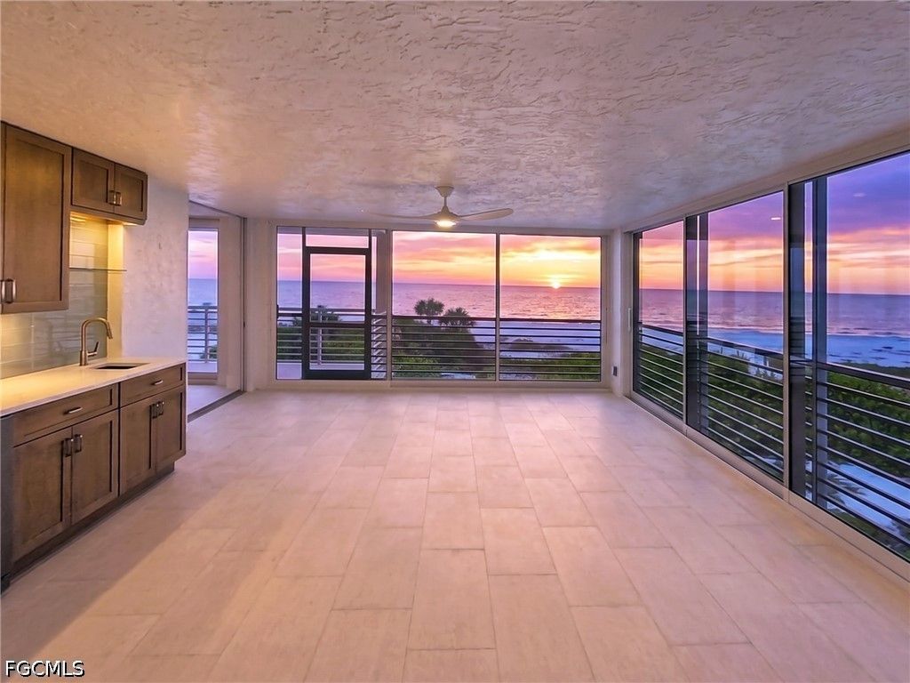 2959 W Gulf Dr 204, Sanibel