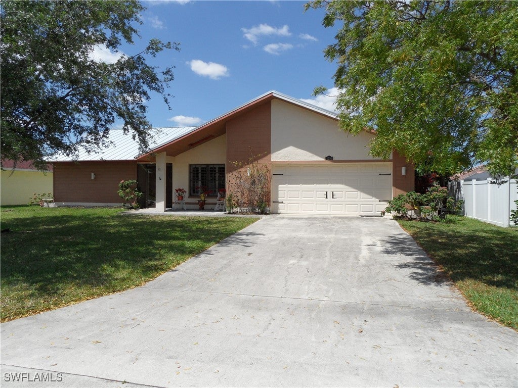 1216 Se 22nd Pl, CAPE CORAL