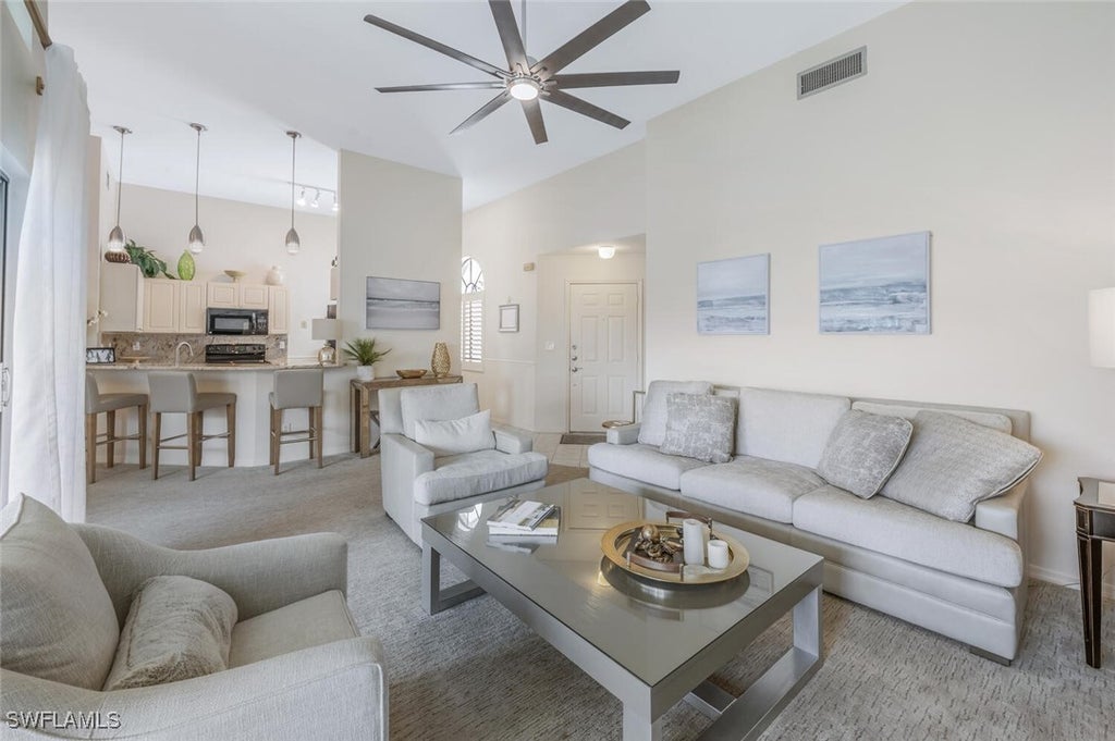 559 Beachwalk Cir U202, Naples