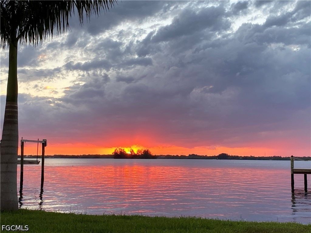 4449 E Riverside Dr, Fort Myers