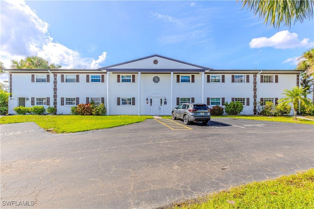 7043 New Post Dr 7, North Fort Myers