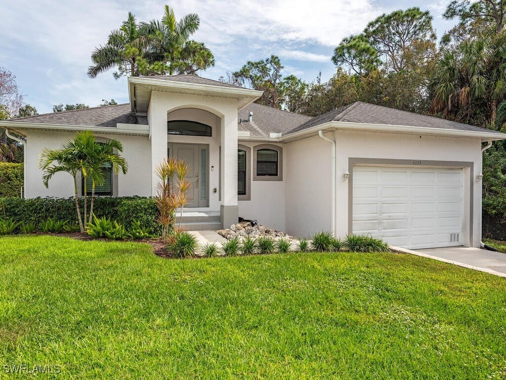 1334 Center Ln, Naples