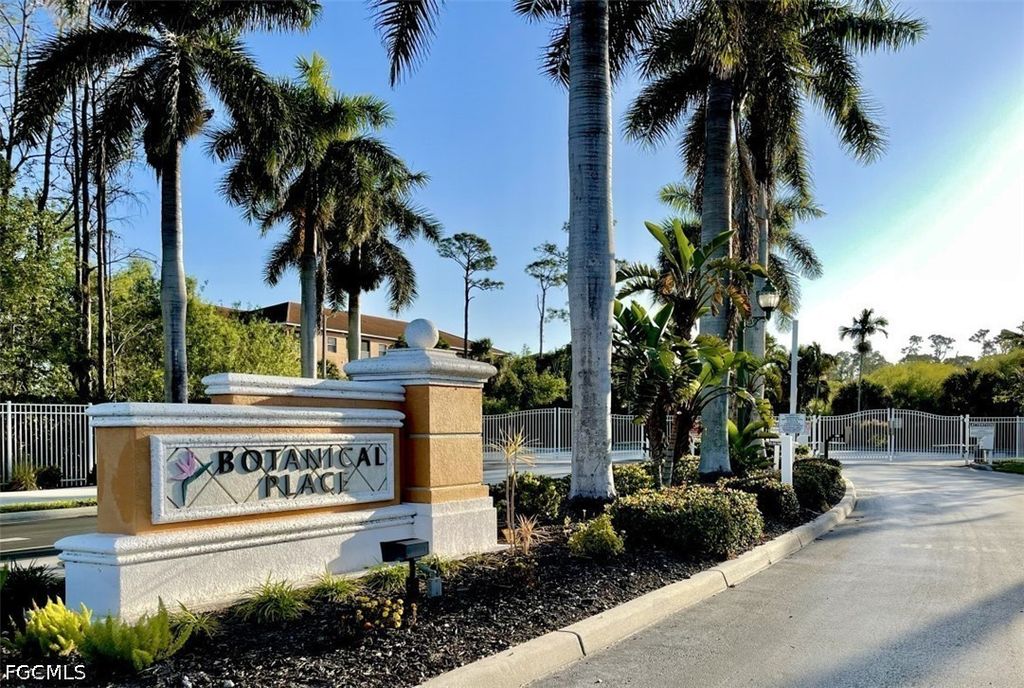 4440 Botanical Pl Cir 102, Naples