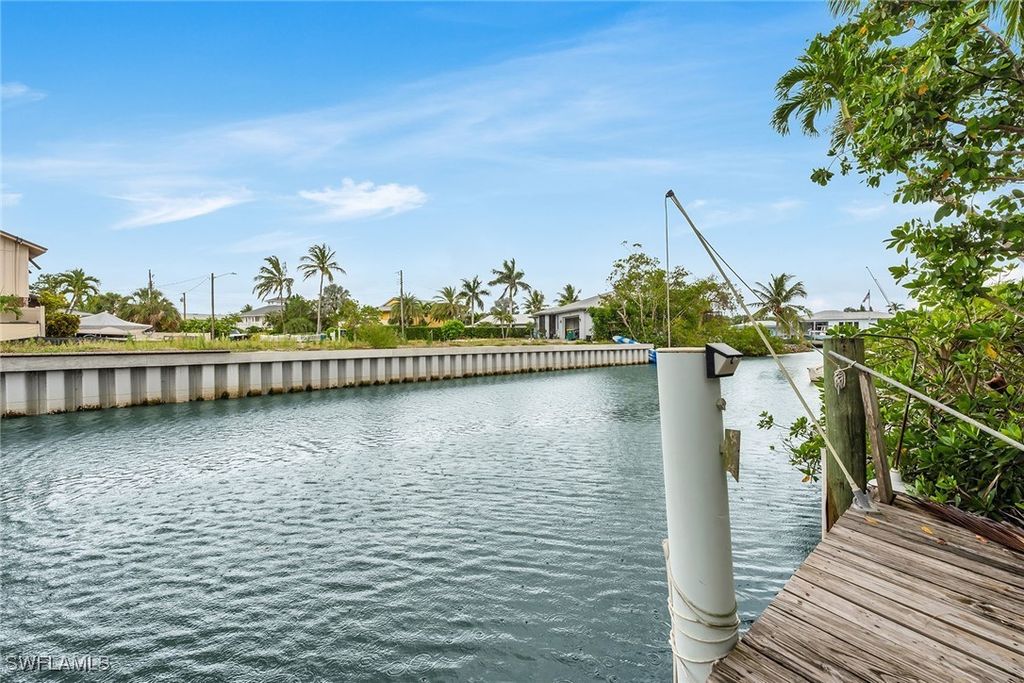 3261 Lakeview Dr, Naples