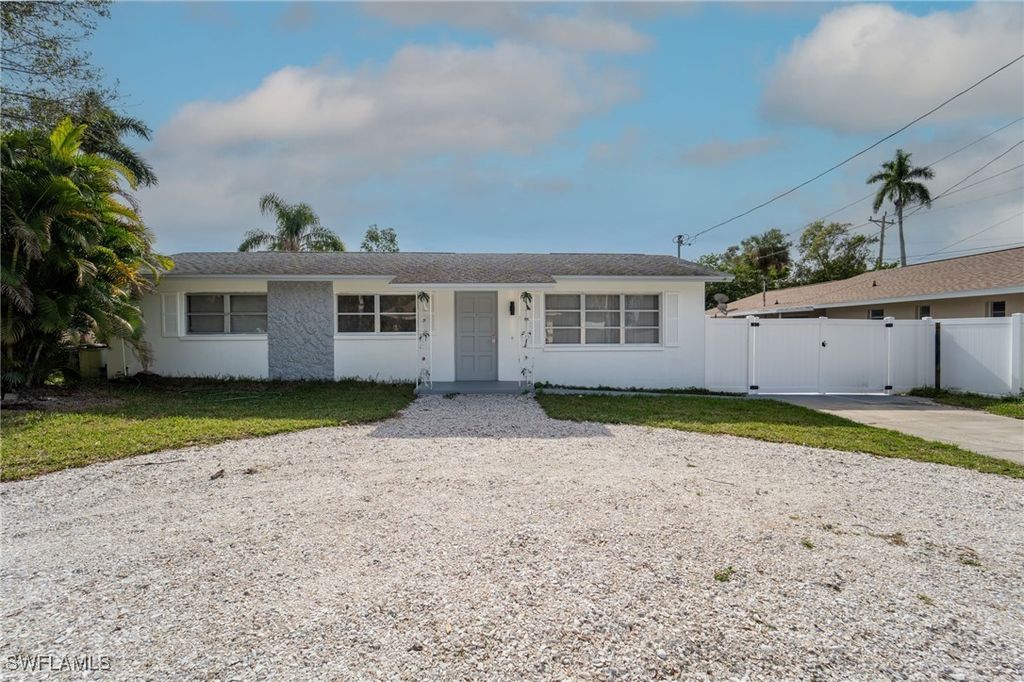 60 Cardinal Dr, NORTH FORT MYERS