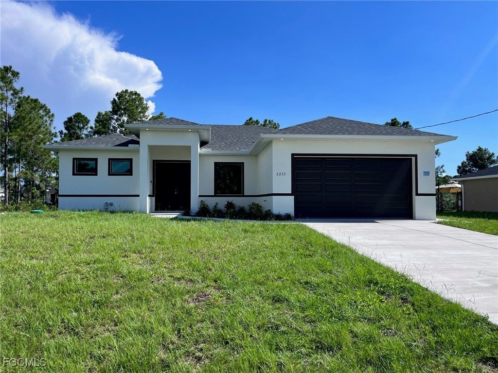 3211 41st St W, LEHIGH ACRES