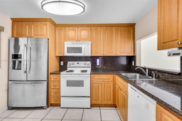 3 of 40 - 7801 Abbott Ave 307, Miami Beach, FL