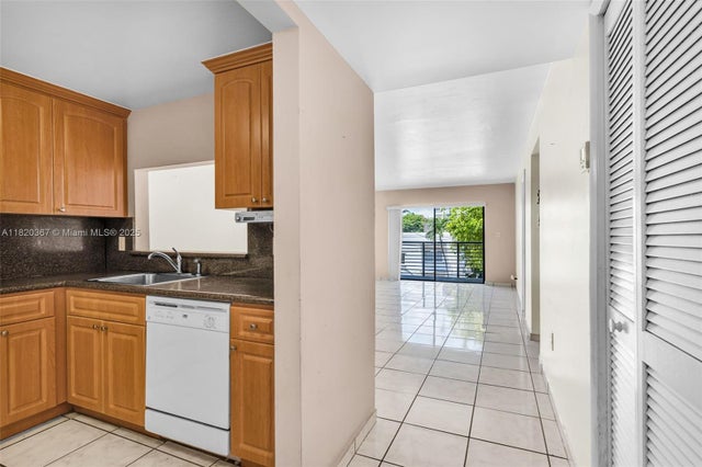 4 of 40 - 7801 Abbott Ave 307, Miami Beach, FL