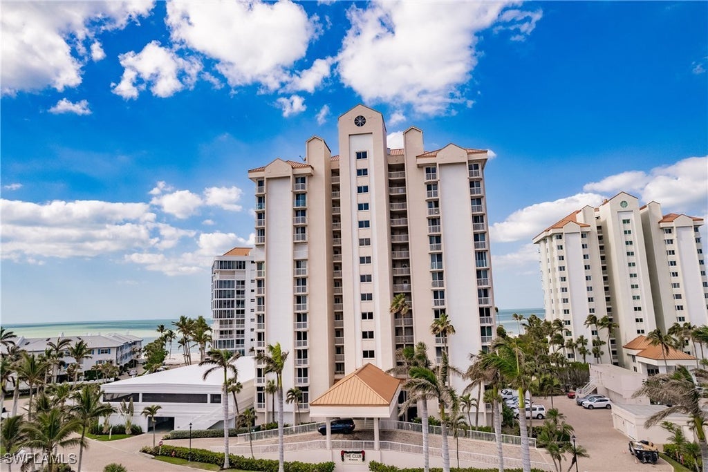 40 Seagate Dr 202a, Naples
