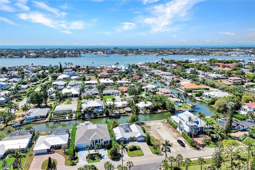 1550 Sandpiper St, NAPLES