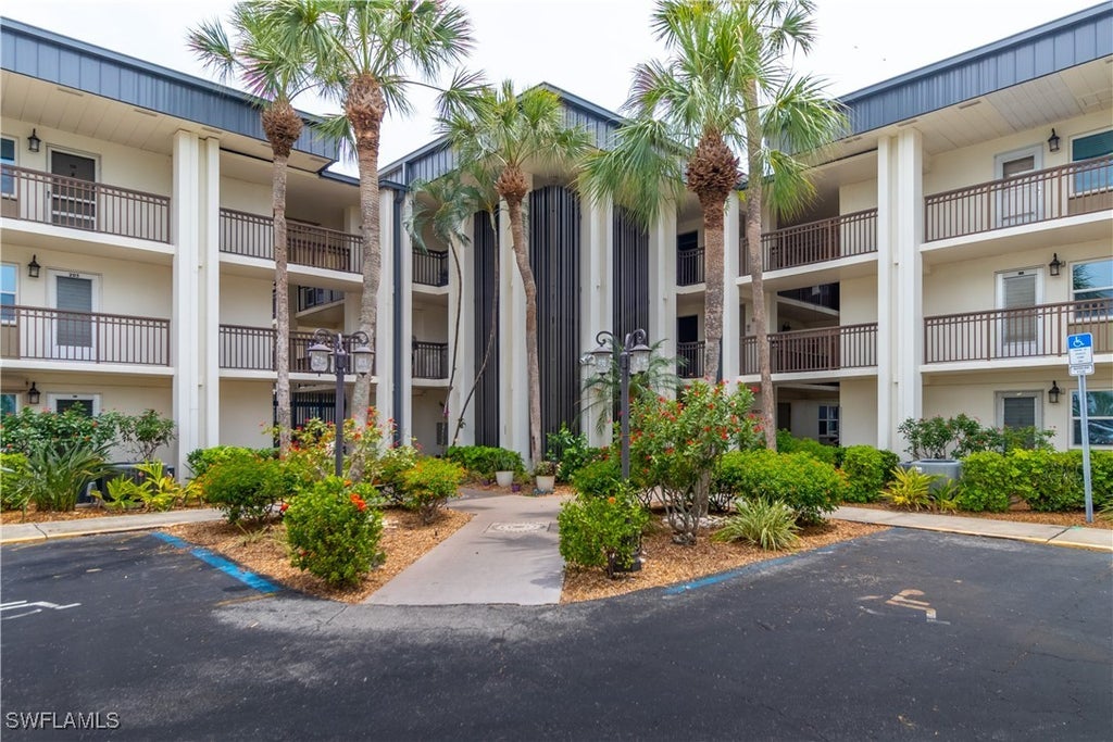 1740 Pine Valley Dr 211, Fort Myers