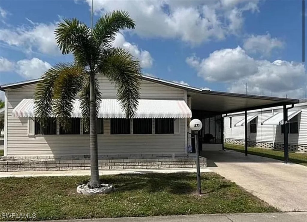 571 Sunrise Ln, NORTH FORT MYERS
