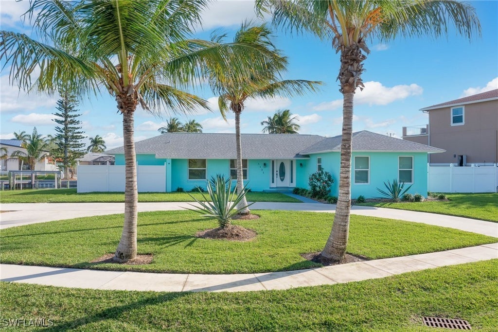1131 Fern Ct, Marco Island