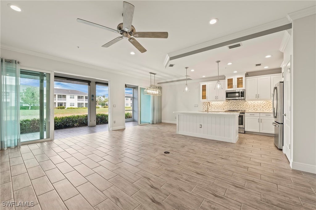 6954 Avalon Cir 703, Naples