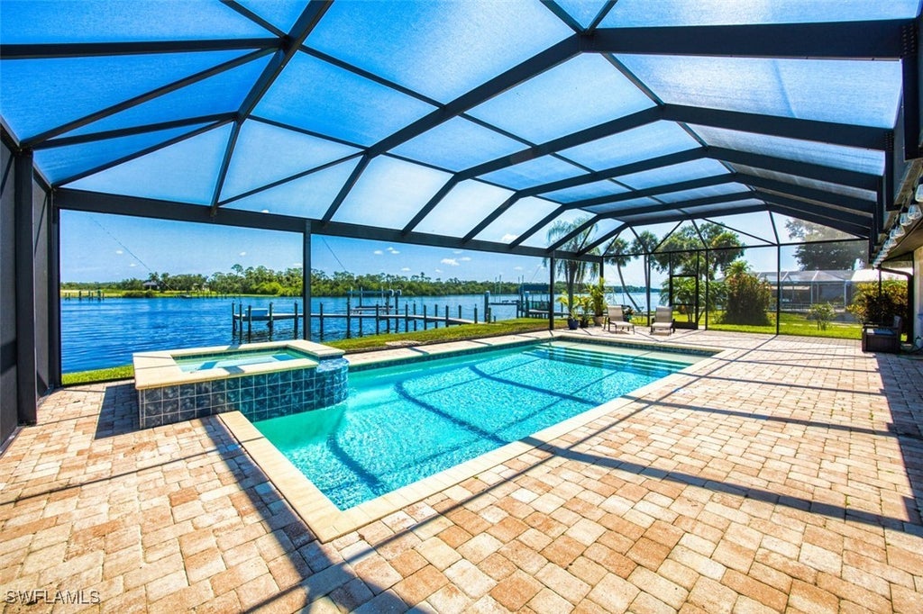 13820 River Forest Dr, Fort Myers