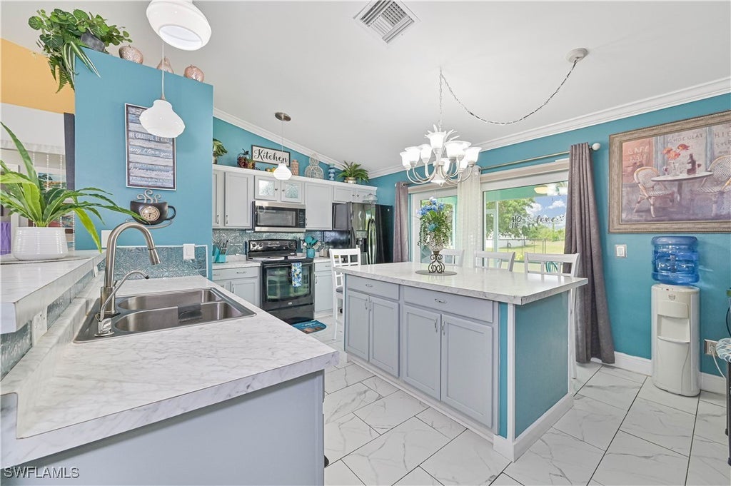 1902 Nw 2nd Pl, Cape Coral