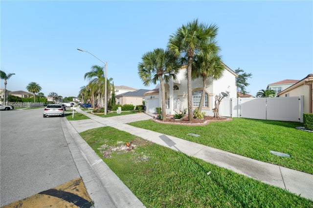 3 of 38 - 15872 Nw 21st St, Pembroke Pines, FL