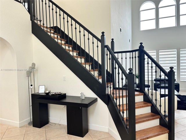 3 of 10 - 10873 Nw 71st St, Doral, FL