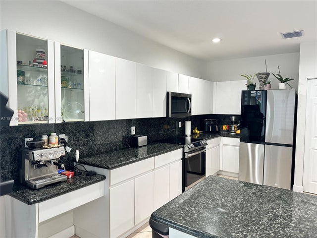 5 of 10 - 10873 Nw 71st St, Doral, FL