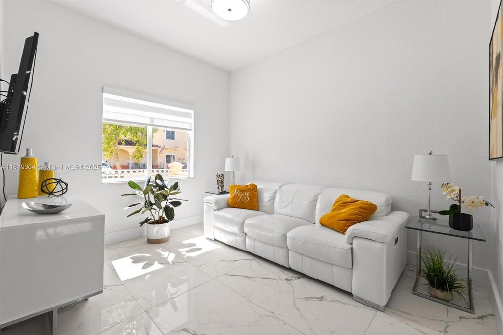 18062 Nw 74th Ct, Hialeah