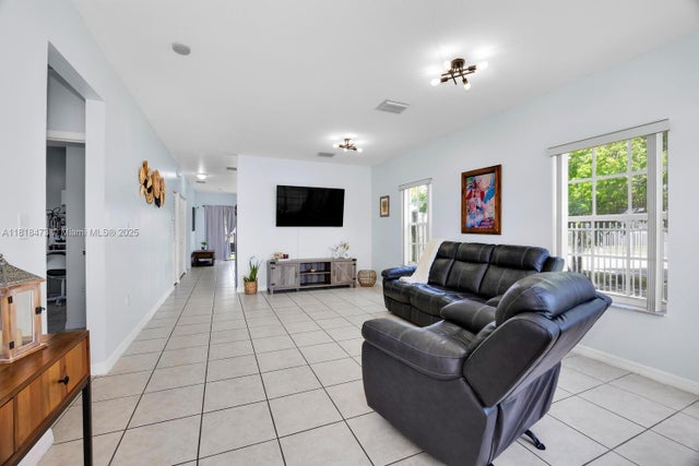 4 of 20 - 19220 Sw 119th Pl, Miami, FL