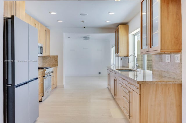 5 of 28 - 2085 Ixora Rd, North Miami, FL