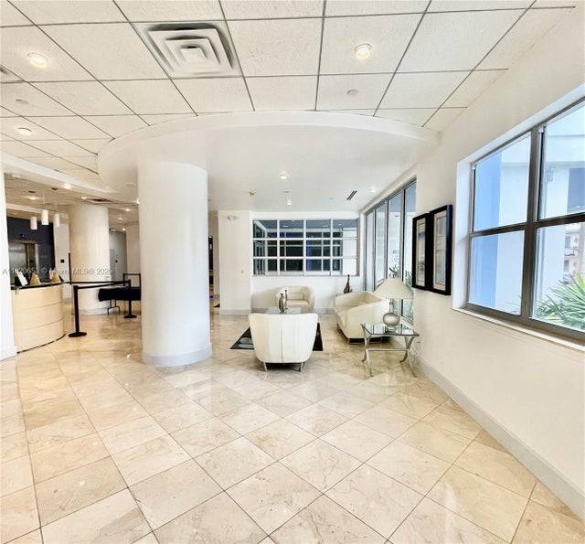 3 of 25 - 401 69th St 405, Miami Beach, FL
