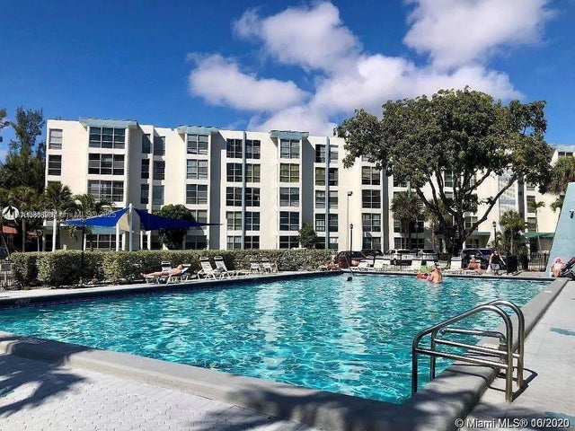 1 of 20 - 17570 Atlantic Blvd 105, Sunny Isles Beach, FL