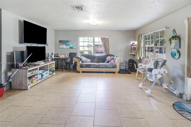 3 of 28 - 1722 Nw 8th Ct, Fort Lauderdale, FL