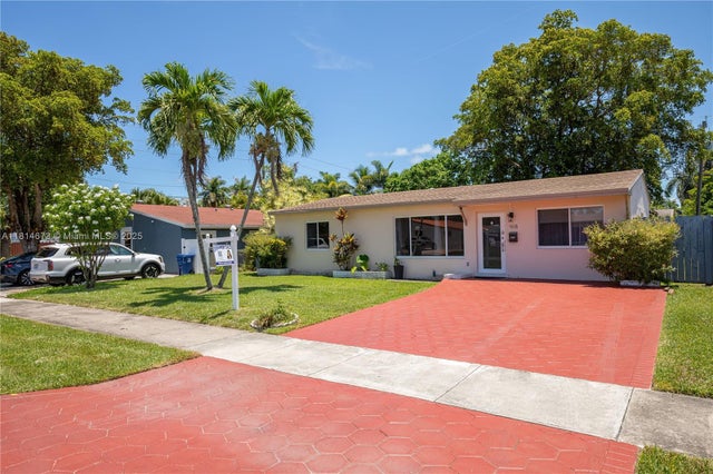 1 of 35 - 918 Ne 6th St, Hallandale Beach, FL