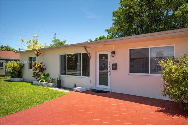 2 of 35 - 918 Ne 6th St, Hallandale Beach, FL