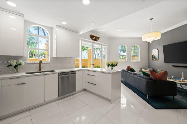 3 of 21 - 18475 Ne 30th Pl, Aventura, FL