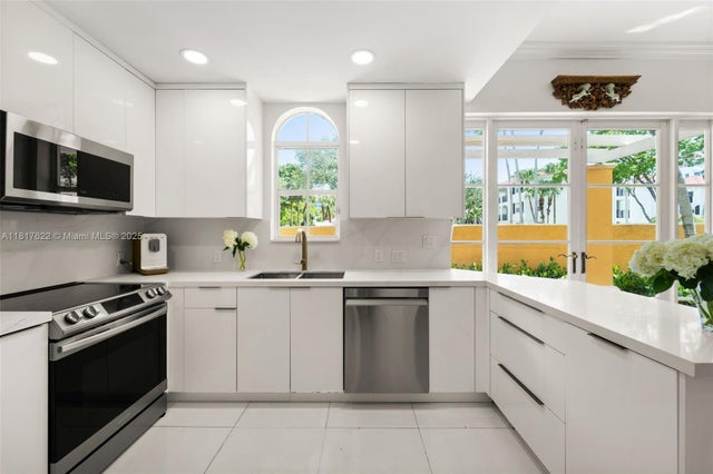 4 of 21 - 18475 Ne 30th Pl, Aventura, FL