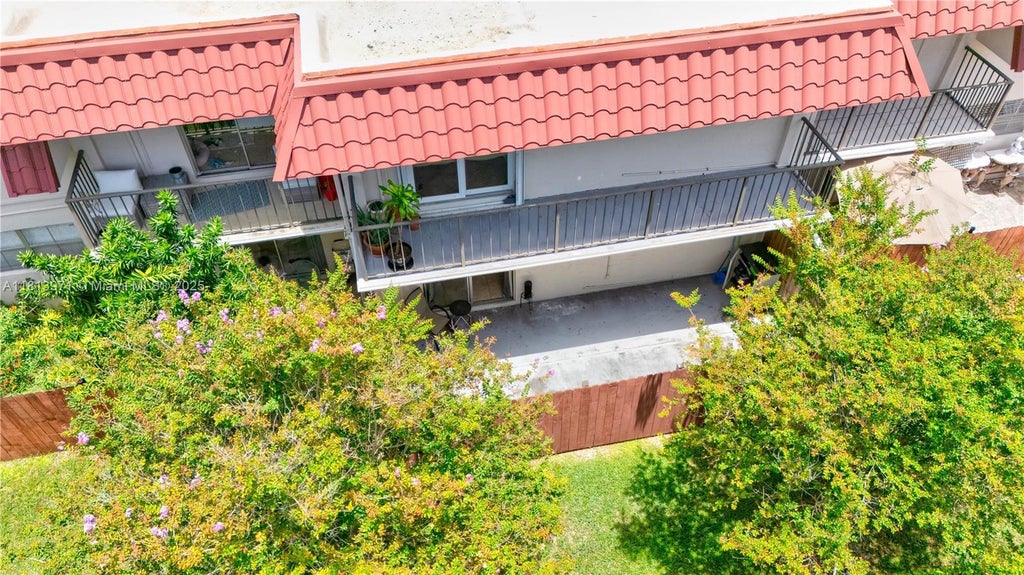 6711 N Kendall Dr 505, Pinecrest