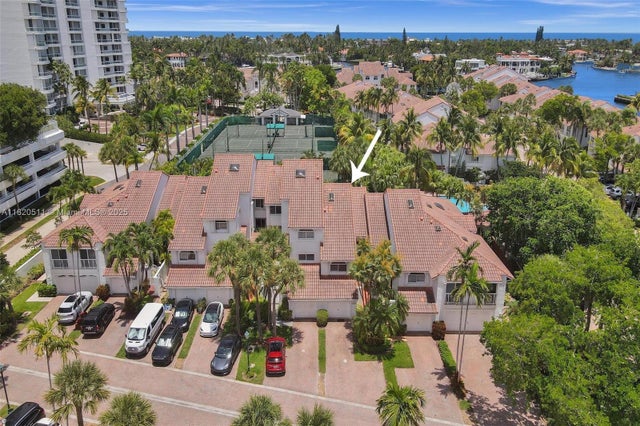 2 of 33 - 20939 Ne 37th Ct, Aventura, FL