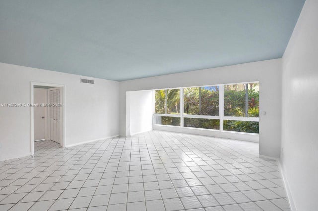 2 of 30 - 260 Sunrise Dr E, Key Biscayne, FL