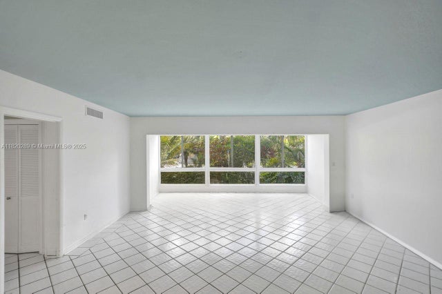 3 of 30 - 260 Sunrise Dr E, Key Biscayne, FL