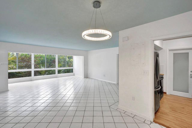 5 of 30 - 260 Sunrise Dr E, Key Biscayne, FL