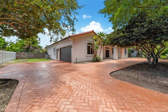3 of 27 - 17050 Sw 90th Ave, Palmetto Bay, FL