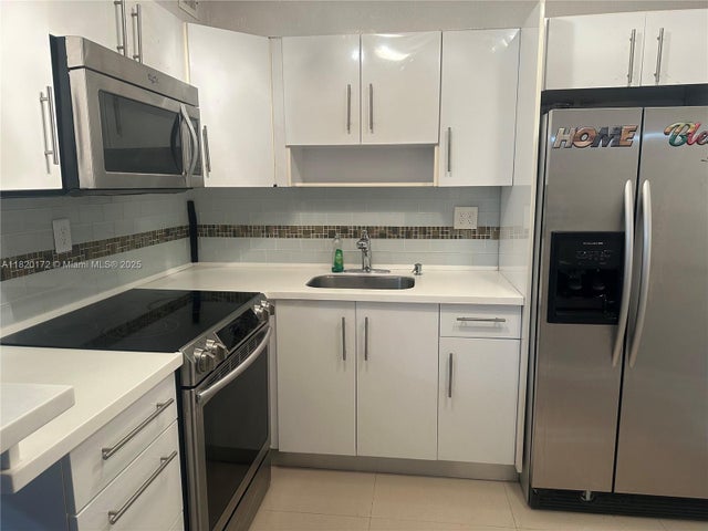 2 of 6 - 1470 Ne 125th Ter 308, North Miami, FL